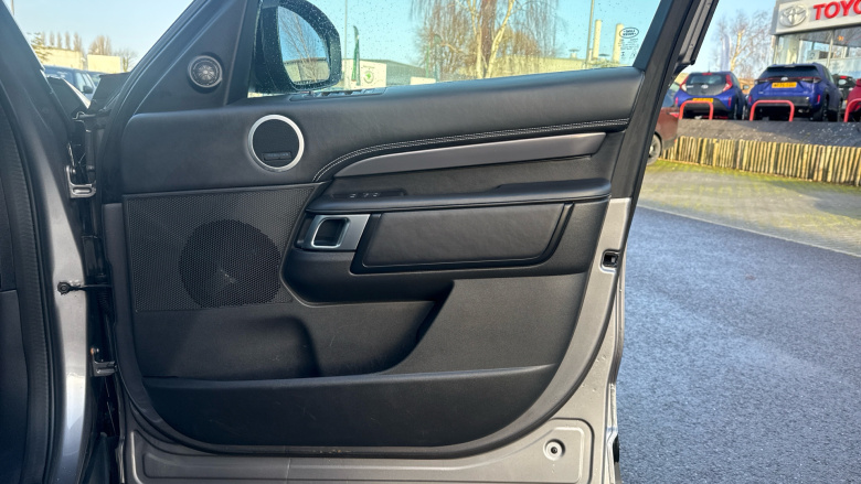 Land Rover Discovery 3.0 D300 Metropolitan Edition 5dr Auto Diesel Station Wagon